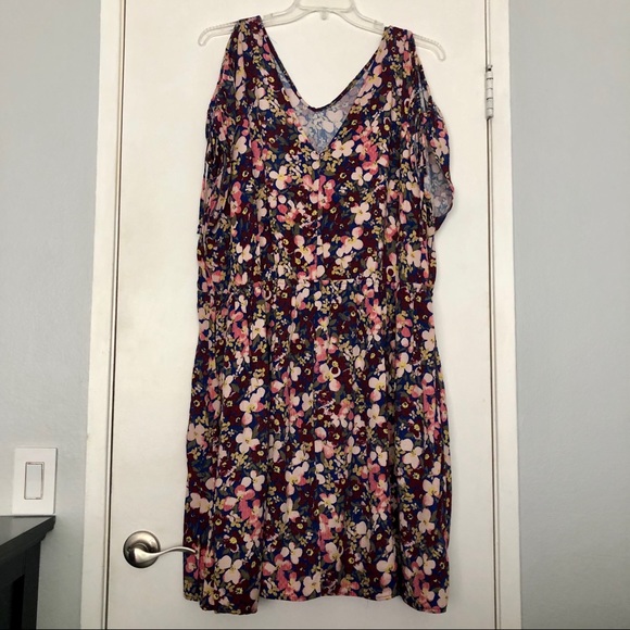 Ava & Viv Floral Dress w/Cold Shoulder [Sz: 2X] - Picture 3 of 8